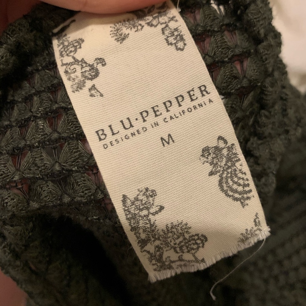 Open Shoulder Sweater - Picture 4 of 4